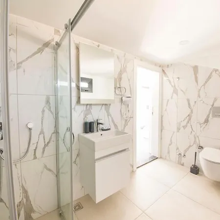 Granda Lambuka * Kaş